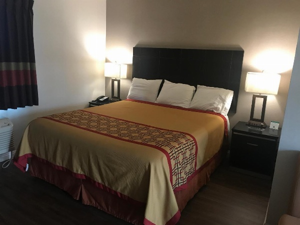 Manhattan Inn & Suites image 11