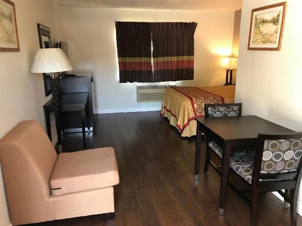Manhattan Inn & Suites image 13