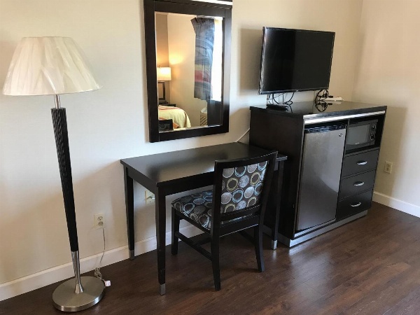 Manhattan Inn & Suites image 15