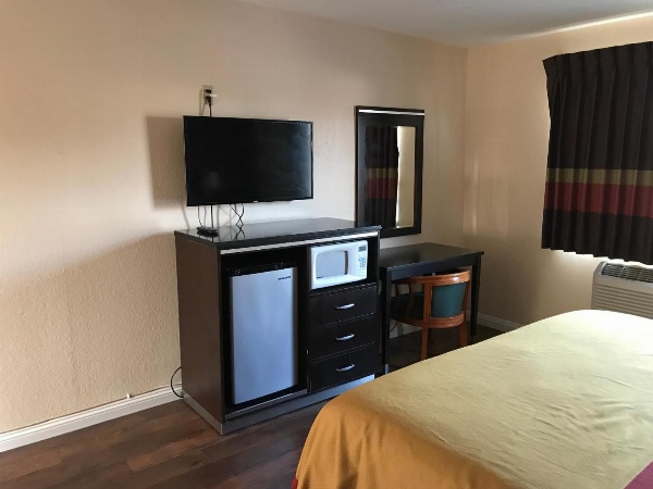 Manhattan Inn & Suites image 19