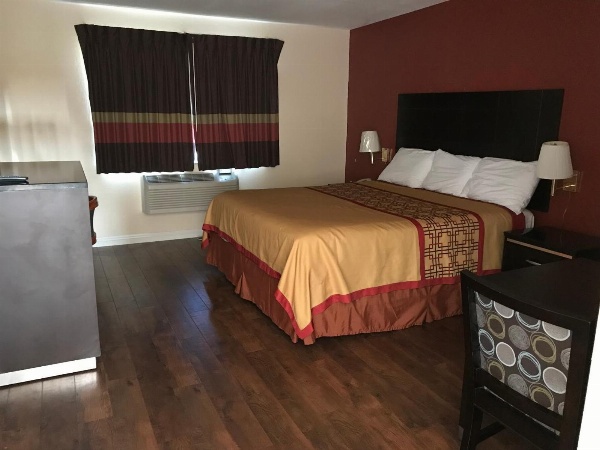 Manhattan Inn & Suites image 20