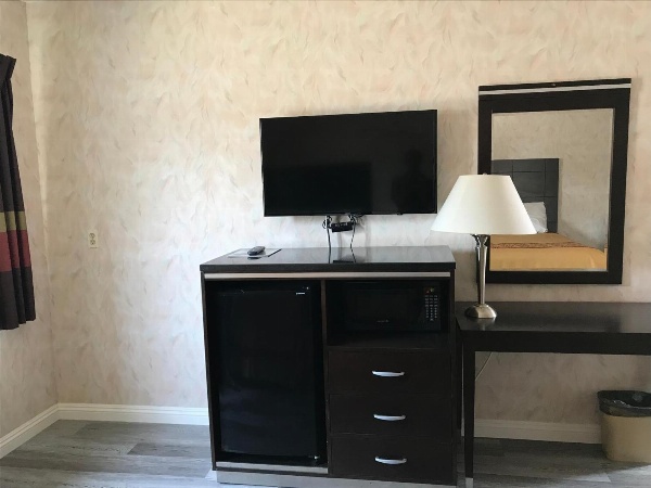 Manhattan Inn & Suites image 26