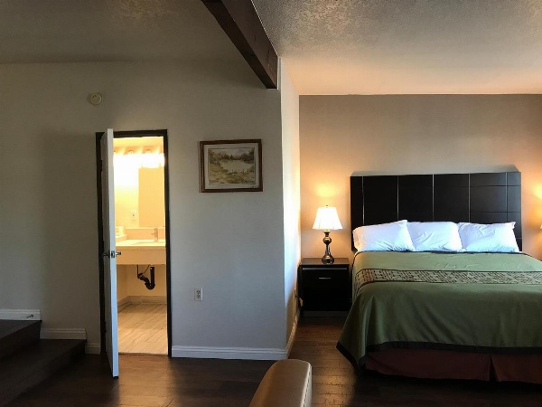 Manhattan Inn & Suites image 4