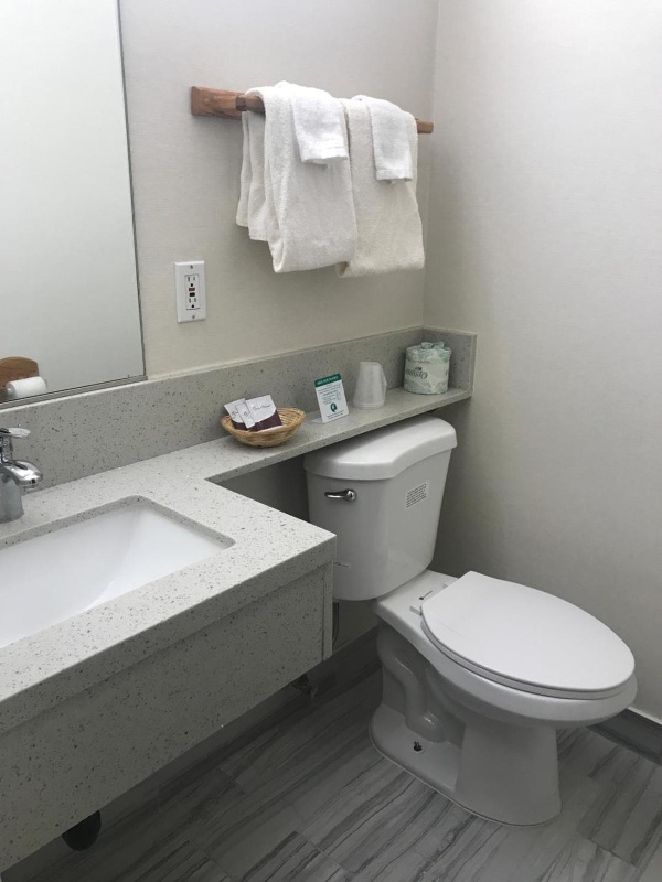 Manhattan Inn & Suites image 8
