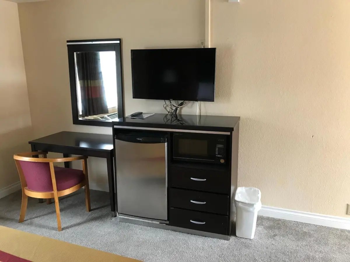 Manhattan Inn & Suites Main image