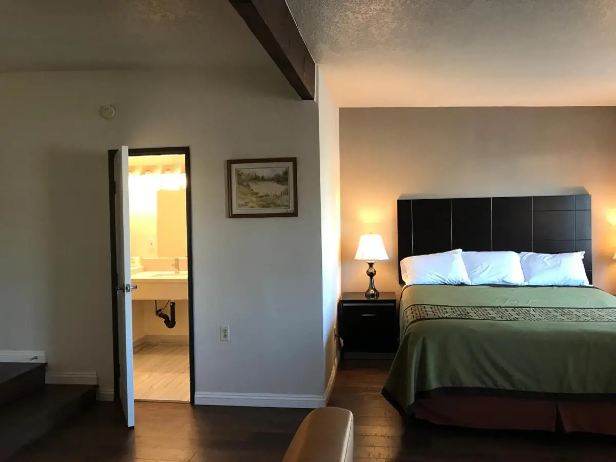 Manhattan Inn & Suites 4