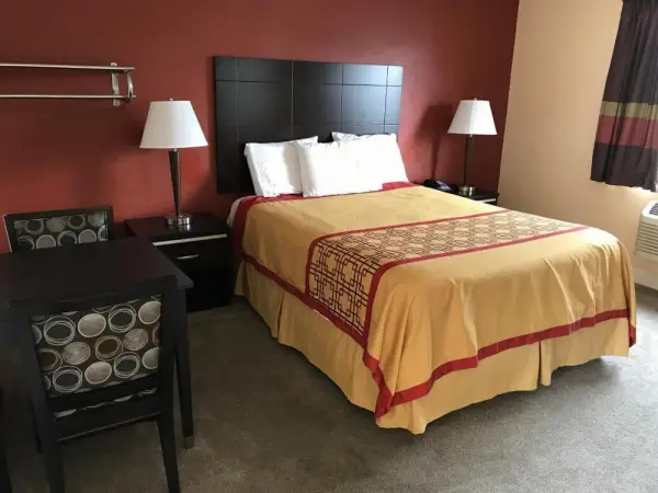 Manhattan Inn & Suites Main image