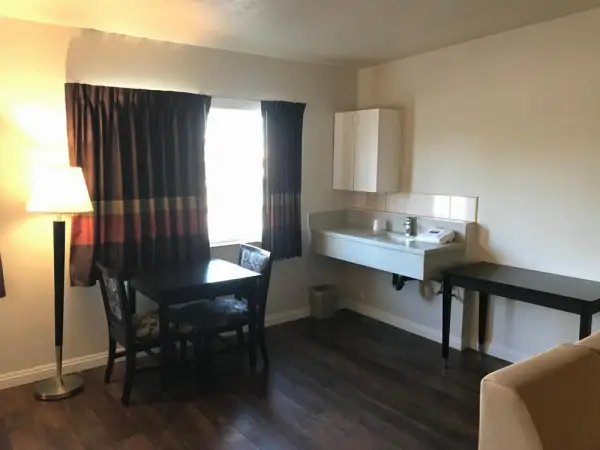 Manhattan Inn & Suites 5